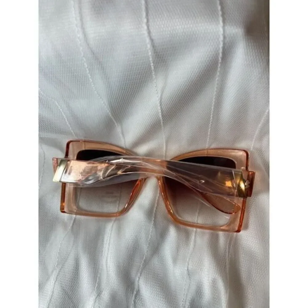 All The Right Angles Sunglasses Blush‎